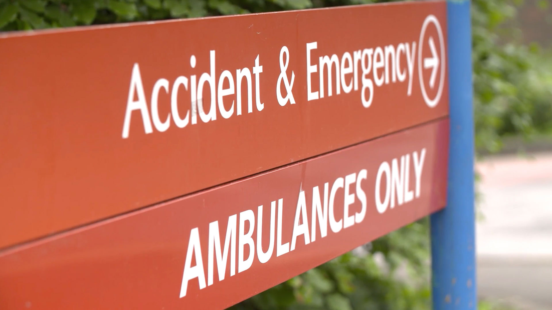 John-and-della-hospital-accident-emergency-sign.jpg